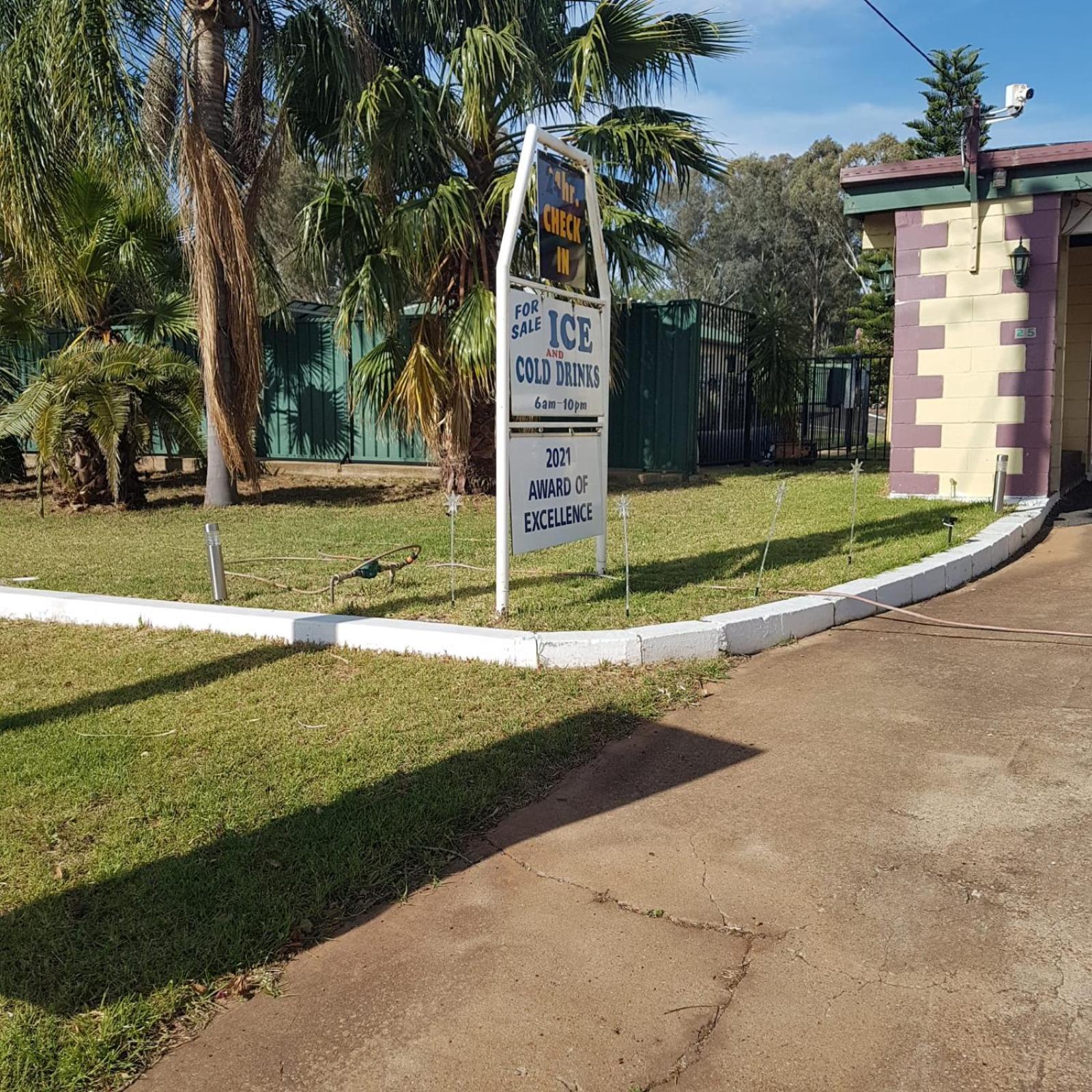 Golden Peak Motel Peakhill Peak Hill ภายนอก รูปภาพ