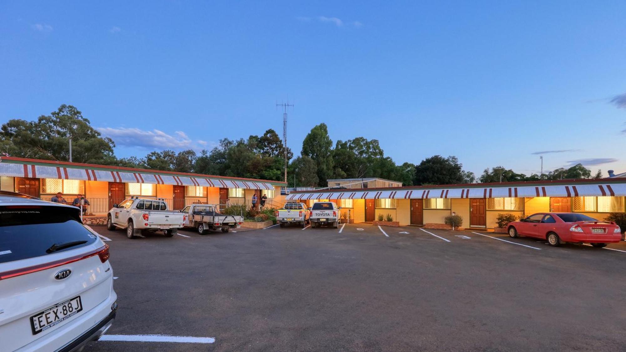 Golden Peak Motel Peakhill Peak Hill ภายนอก รูปภาพ