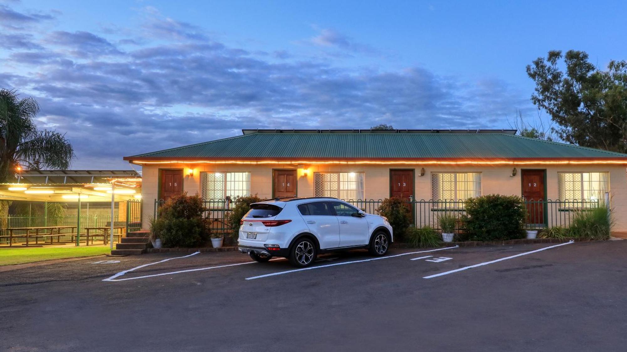 Golden Peak Motel Peakhill Peak Hill ภายนอก รูปภาพ